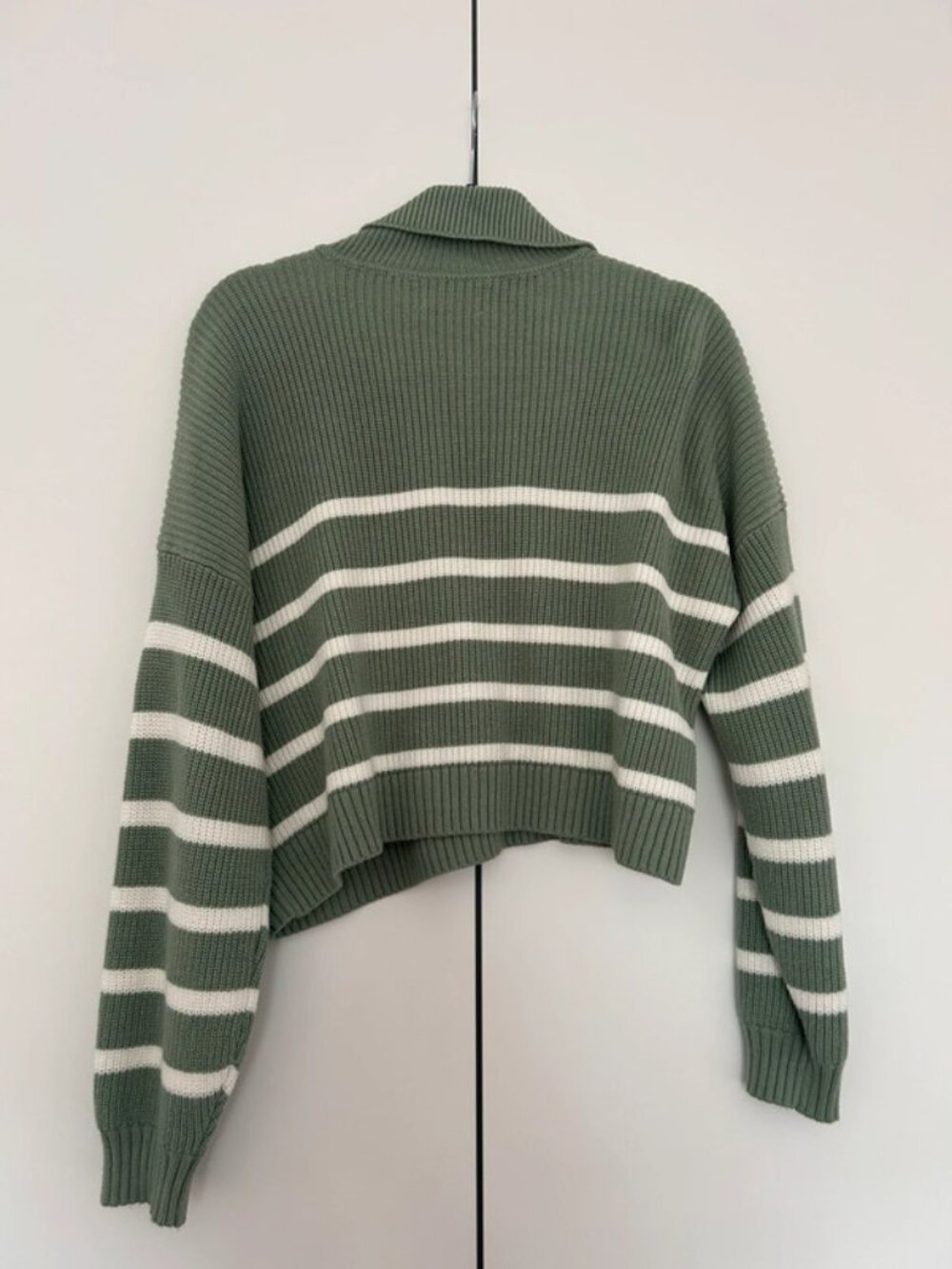 Hollister jumper - Picture 5 of 6